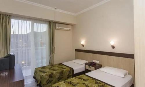 Kleopatra Melissa - 100