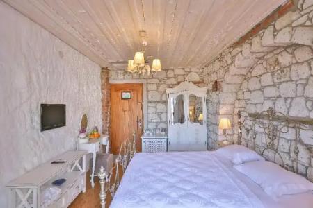 Imren Han - Special Category - 72