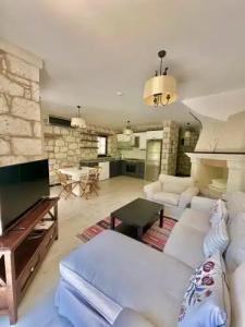 Imren Han - Special Category - 145