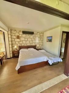 Imren Han - Special Category - 141