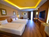 Standard Superior room with partial sea view