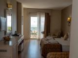 Standard Triple room with partial sea view