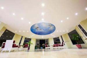 Royal Palm Beach Otel, Guembet