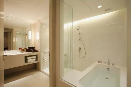 Centara Watergate Pavillion Bangkok - SHA Extra Plus Certified - 19