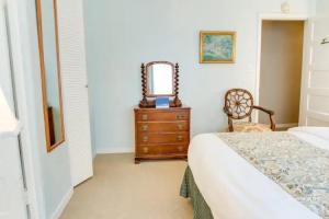Sandpiper Inn, Carmel