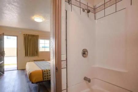 Economy Inn Hollywood - 20