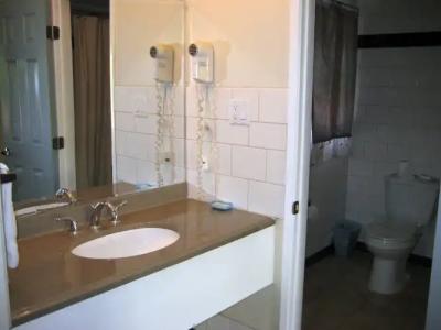 Hollywood La Brea Inn - 18