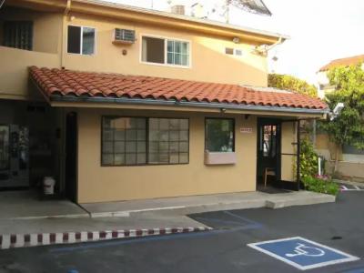 Hollywood La Brea Inn - 0