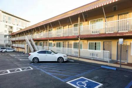 Hollywood La Brea Inn - 12