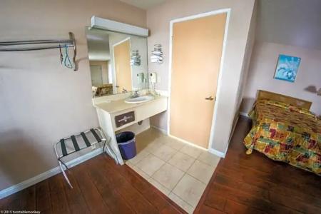 Hollywood La Brea Inn - 35