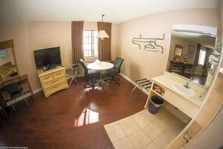 Hollywood La Brea Inn - 34