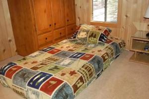 Knotty Pine Cabin, South Lake Tahoe