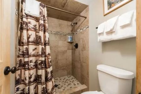 4 Seasons Inn on Fall River - 56