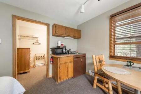 4 Seasons Inn on Fall River - 88