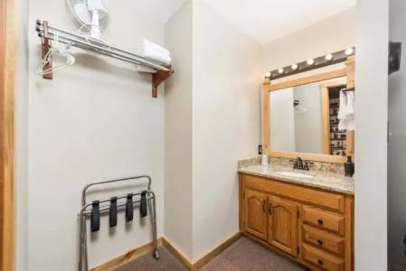 4 Seasons Inn on Fall River - 63