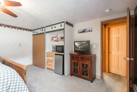 4 Seasons Inn on Fall River - 33