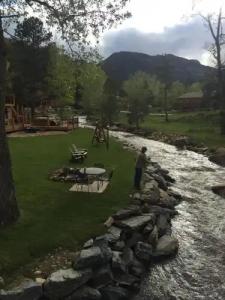 4 Seasons Inn on Fall River - 4