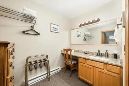 4 Seasons Inn on Fall River - 86