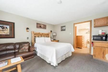 4 Seasons Inn on Fall River - 89