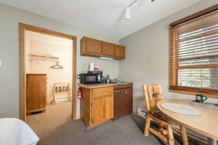 4 Seasons Inn on Fall River - 108