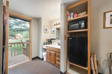 4 Seasons Inn on Fall River - 79