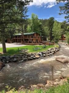 4 Seasons Inn on Fall River - 15