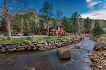 4 Seasons Inn on Fall River - 44