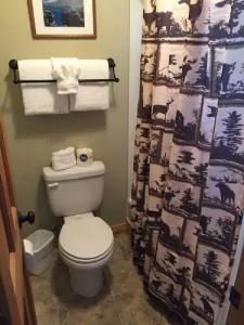 4 Seasons Inn on Fall River - 77