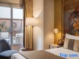 Classic room with view