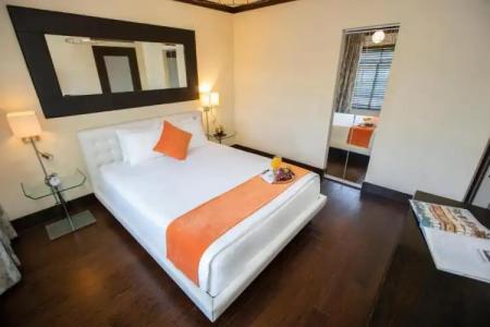 Lincoln Arms Suites - 102