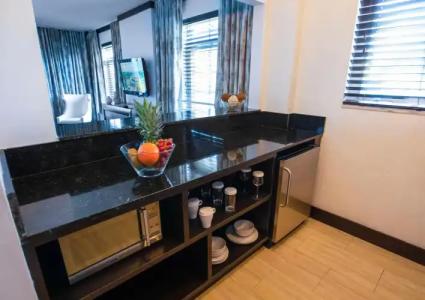 Lincoln Arms Suites - 25