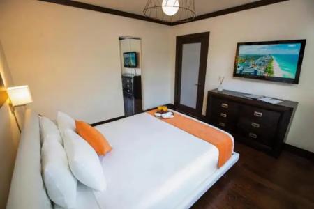 Lincoln Arms Suites - 101