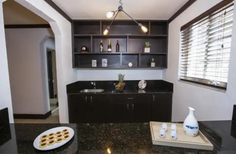 Lincoln Arms Suites - 1