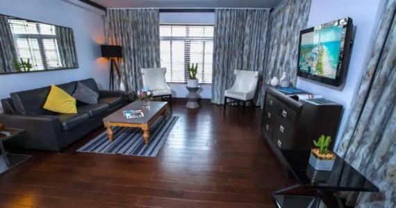 Lincoln Arms Suites - 112
