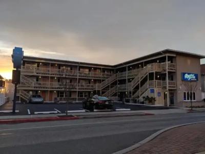 Crystal Sands Motel