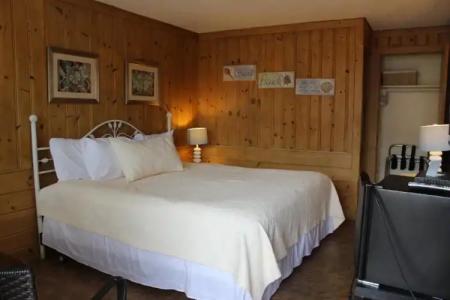 Town & Beach Motel - 23