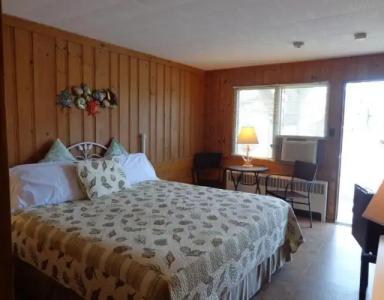 Town & Beach Motel - 19