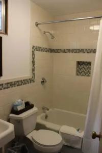 Town & Beach Motel - 8