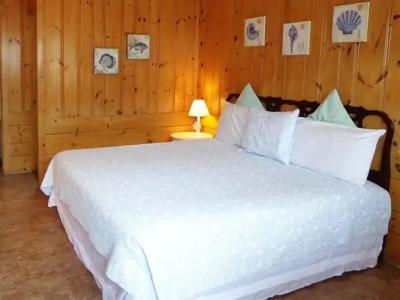 Town & Beach Motel - 11