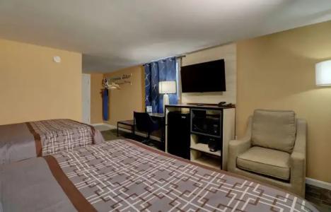 Yankee Clipper Inn - 35