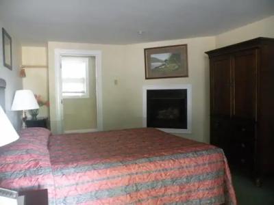 Yankee Clipper Inn - 5