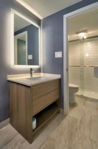 Yankee Clipper Inn - 19