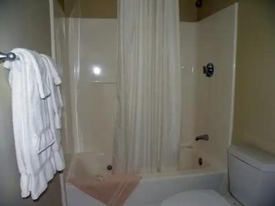 Yankee Clipper Inn - 22