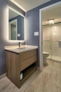 Yankee Clipper Inn - 11