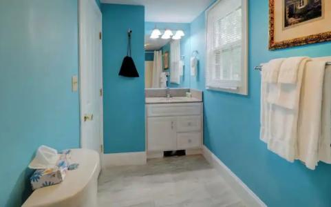 Yankee Clipper Inn - 29