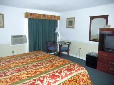 Yankee Clipper Inn - 21