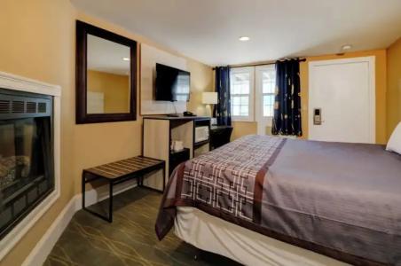 Yankee Clipper Inn - 20