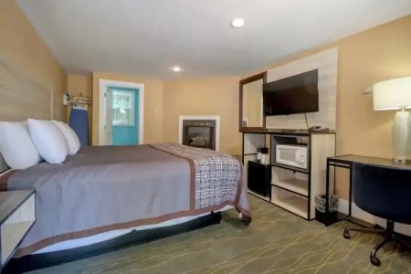 Yankee Clipper Inn - 18