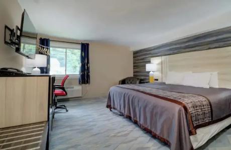 Yankee Clipper Inn - 23