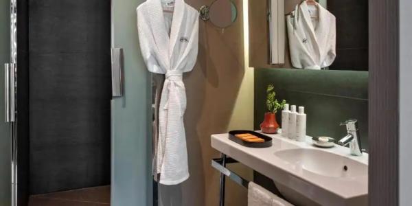 Grand Central, Small Luxurys - 121